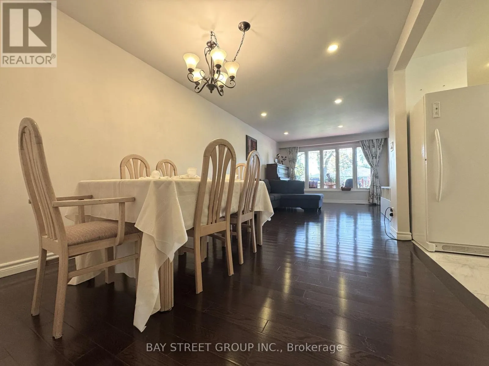 MAIN FLOOR - 43 SHERWOOD FOREST DRIVE