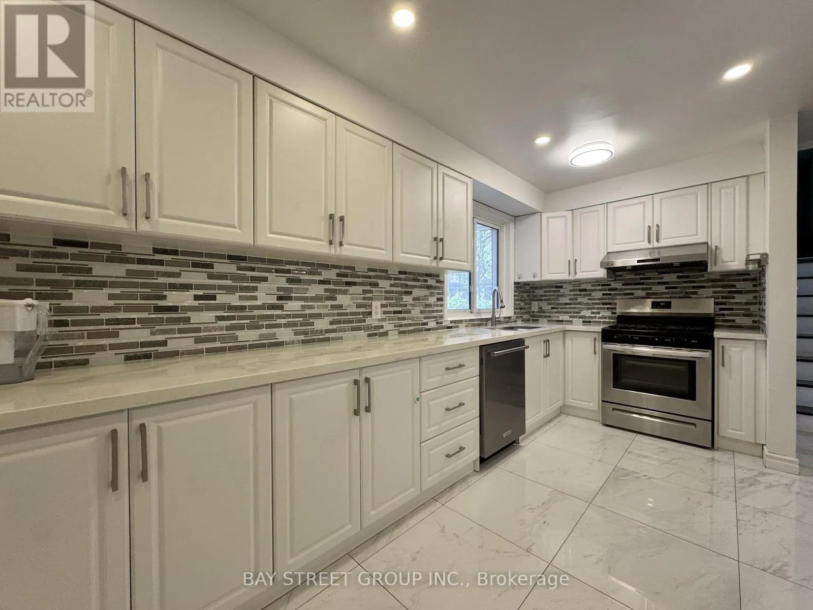 MAIN FLOOR - 43 SHERWOOD FOREST DRIVE