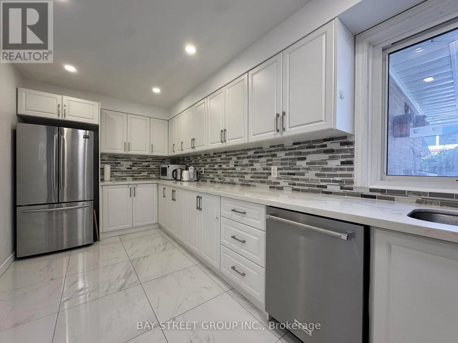 MAIN FLOOR - 43 SHERWOOD FOREST DRIVE