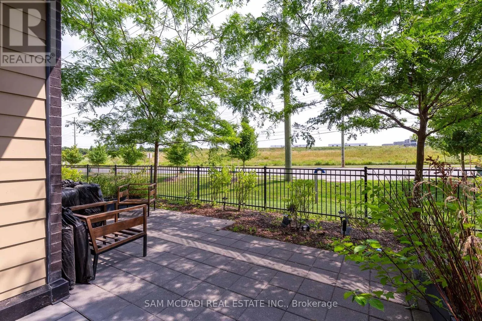 114 - 555 WILLIAM GRAHAM DRIVE
