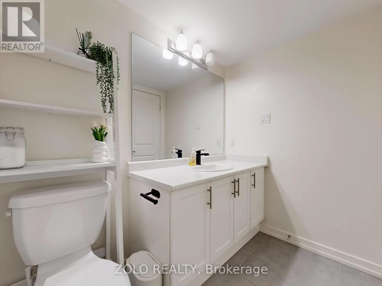 322 - 15 WHITAKER WAY