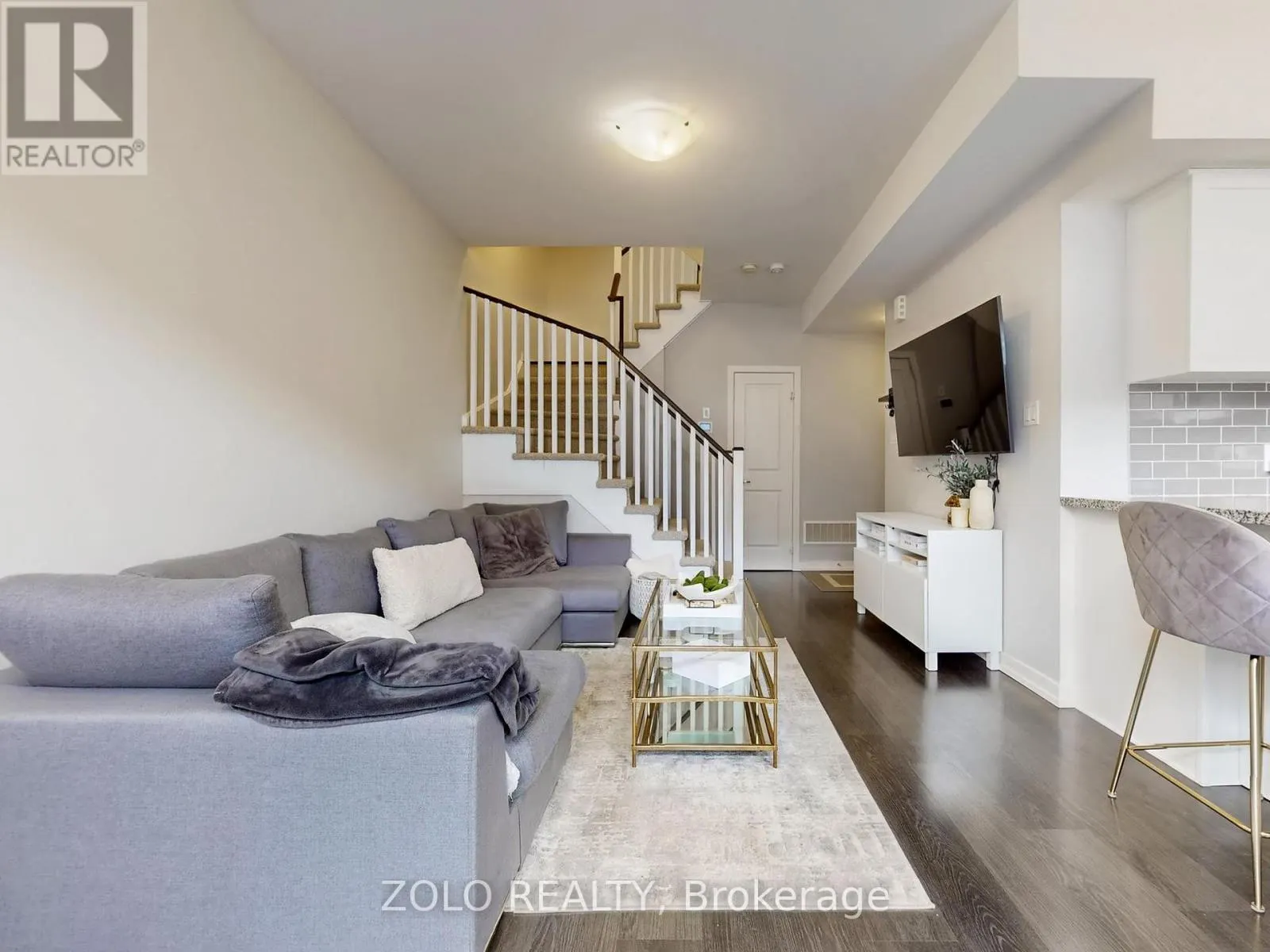 322 - 15 WHITAKER WAY