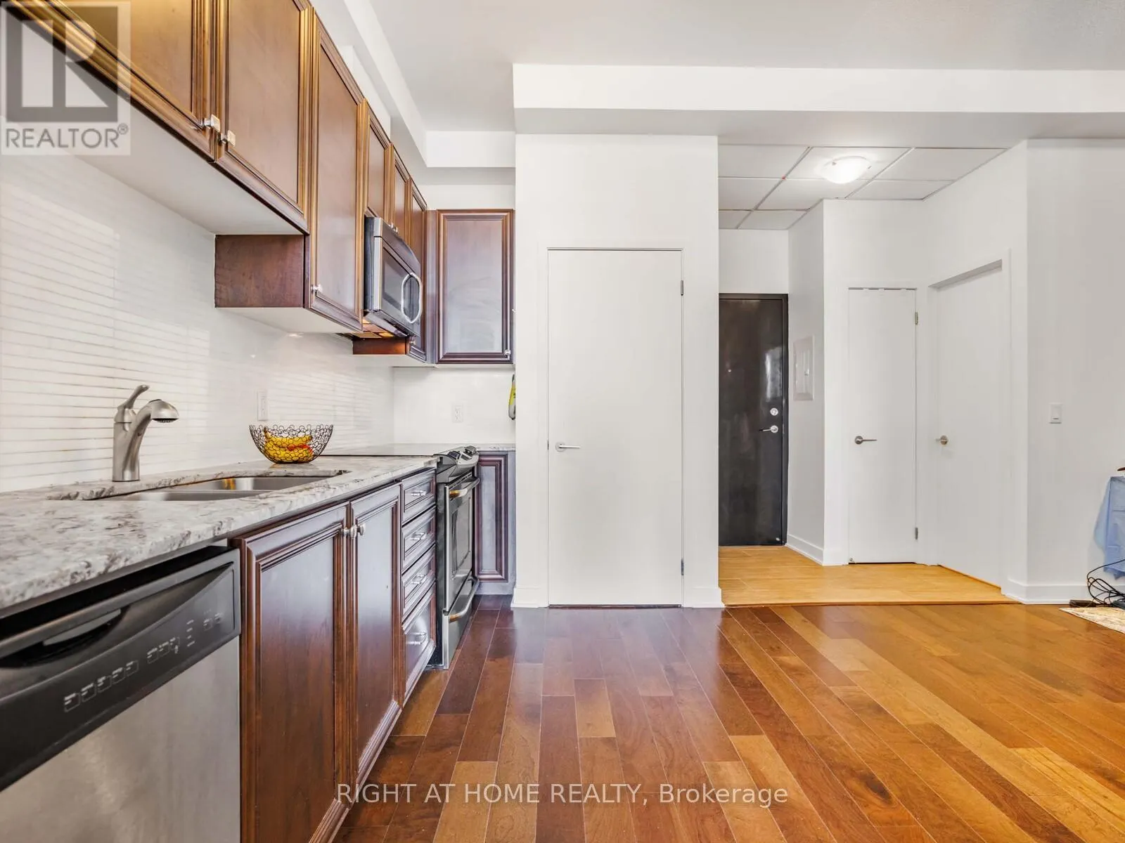 406 - 10376 YONGE STREET