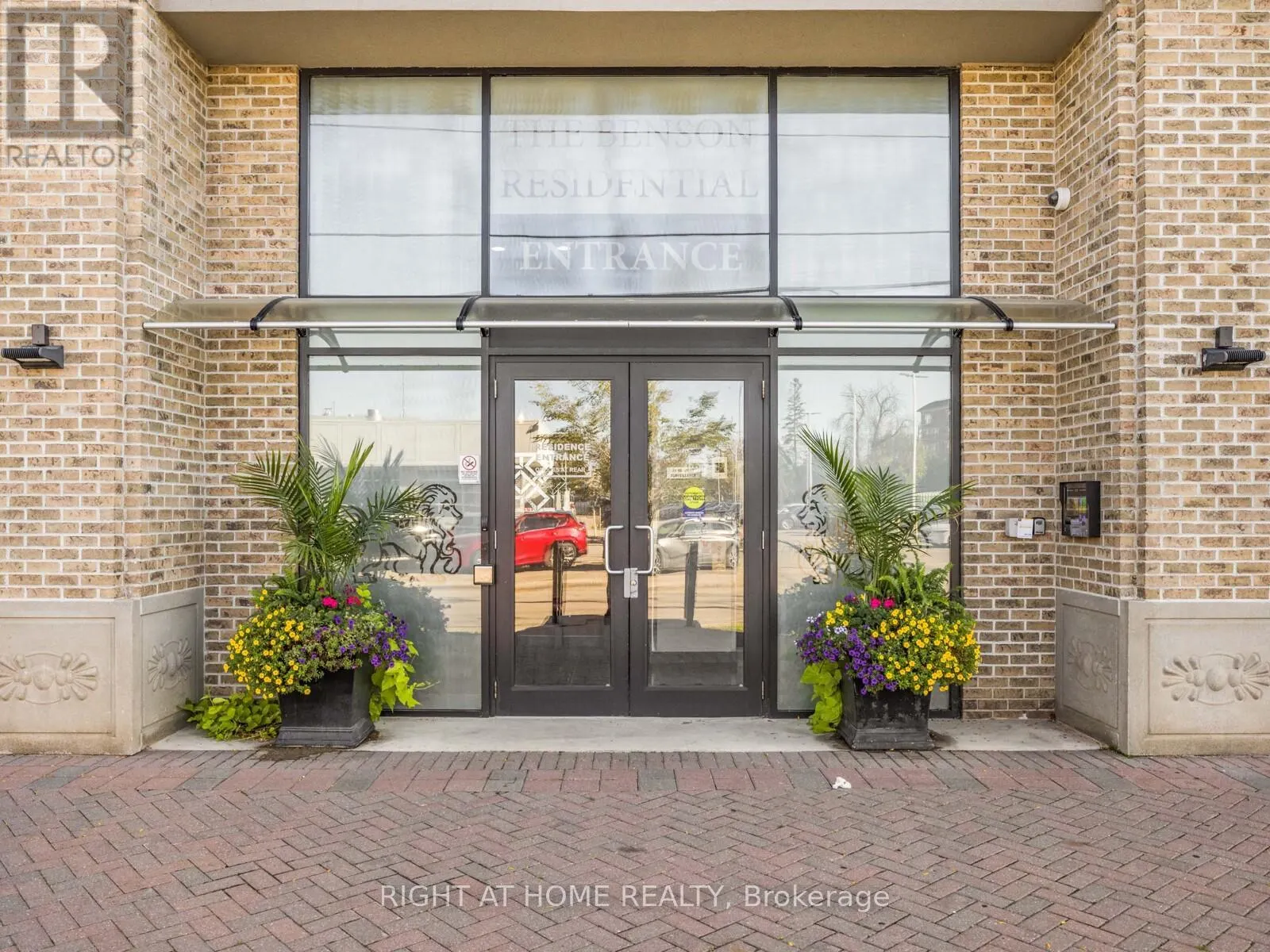 406 - 10376 YONGE STREET