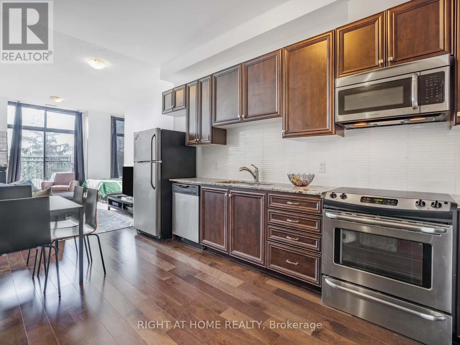 406 - 10376 YONGE STREET