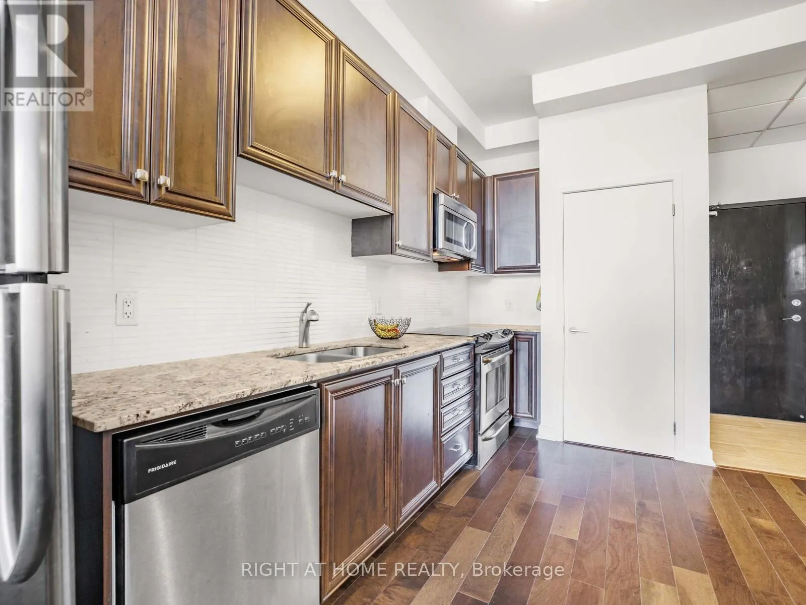 406 - 10376 YONGE STREET