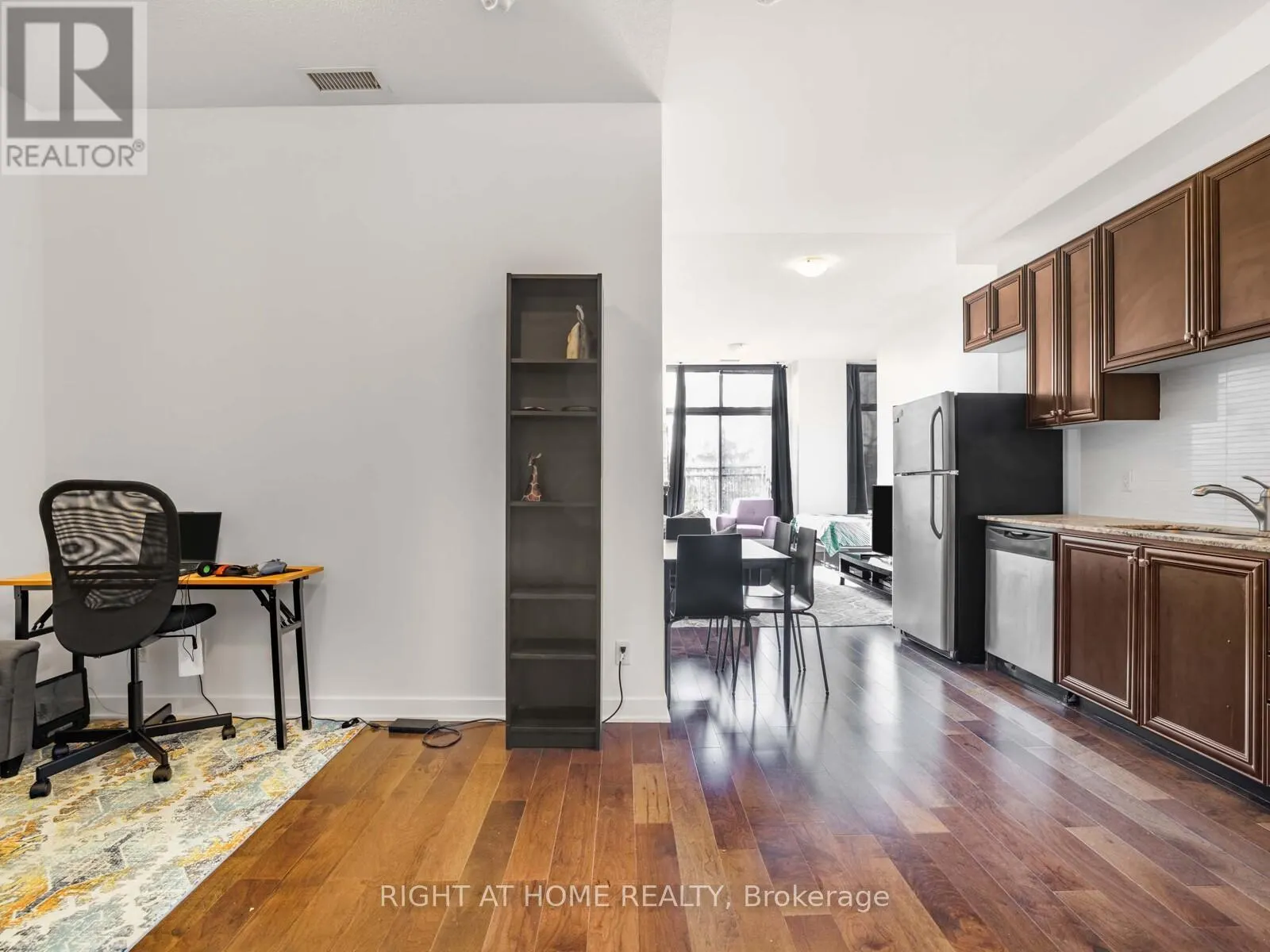 406 - 10376 YONGE STREET