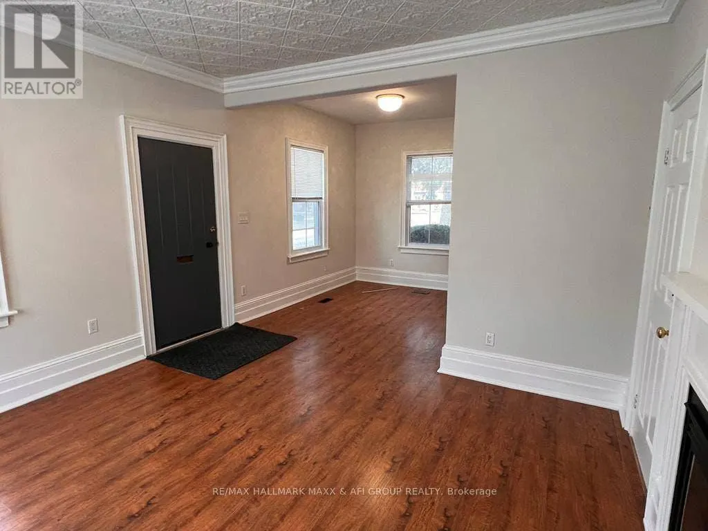 FRONT - 61 WELLINGTON STREET E