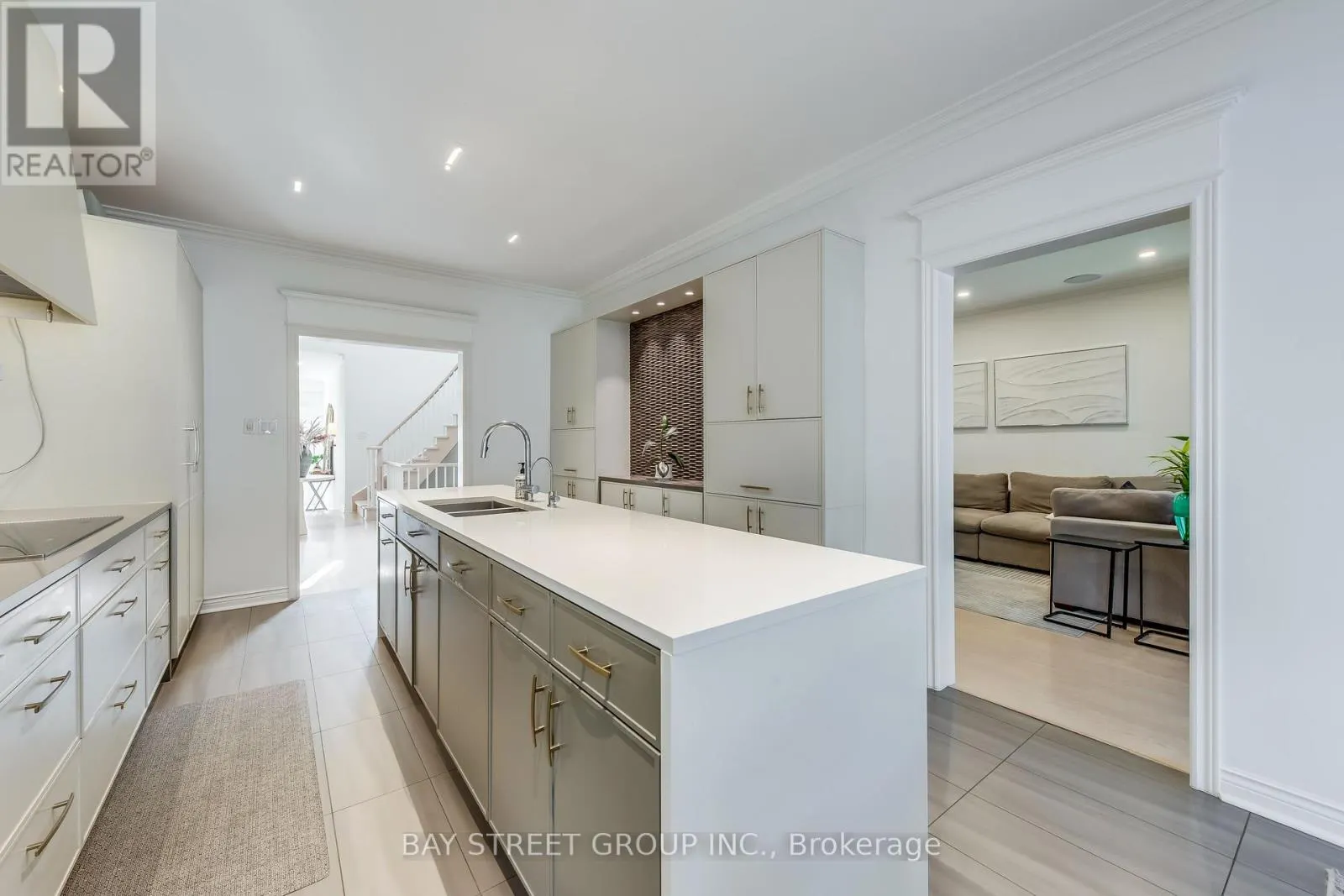 128 BEVERLEY GLEN BOULEVARD
