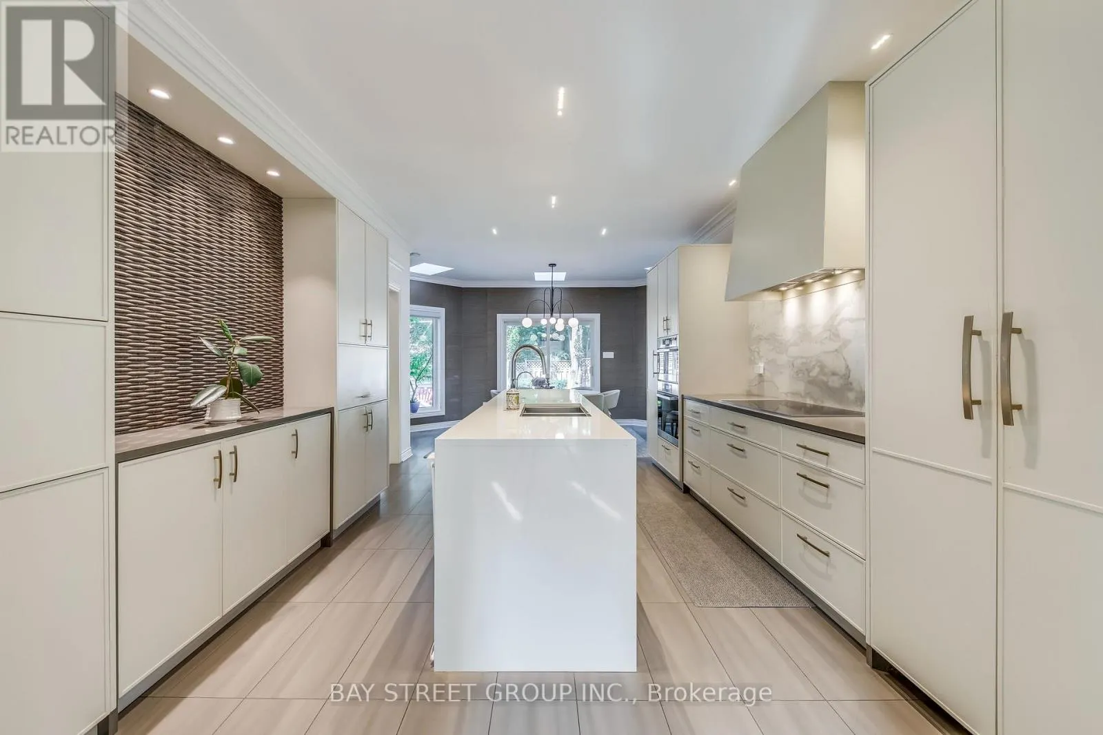 128 BEVERLEY GLEN BOULEVARD