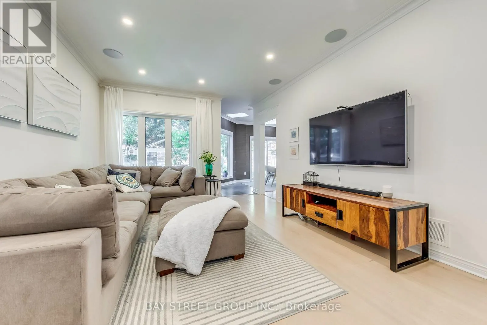 128 BEVERLEY GLEN BOULEVARD