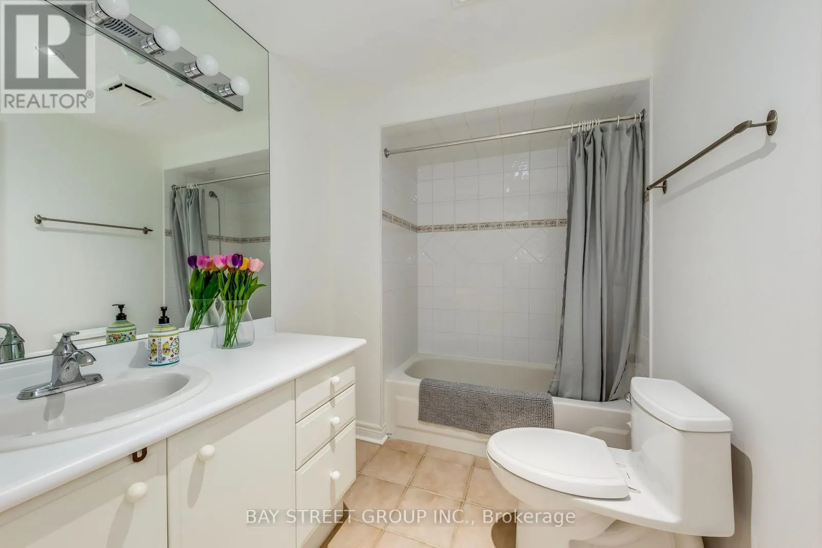 128 BEVERLEY GLEN BOULEVARD