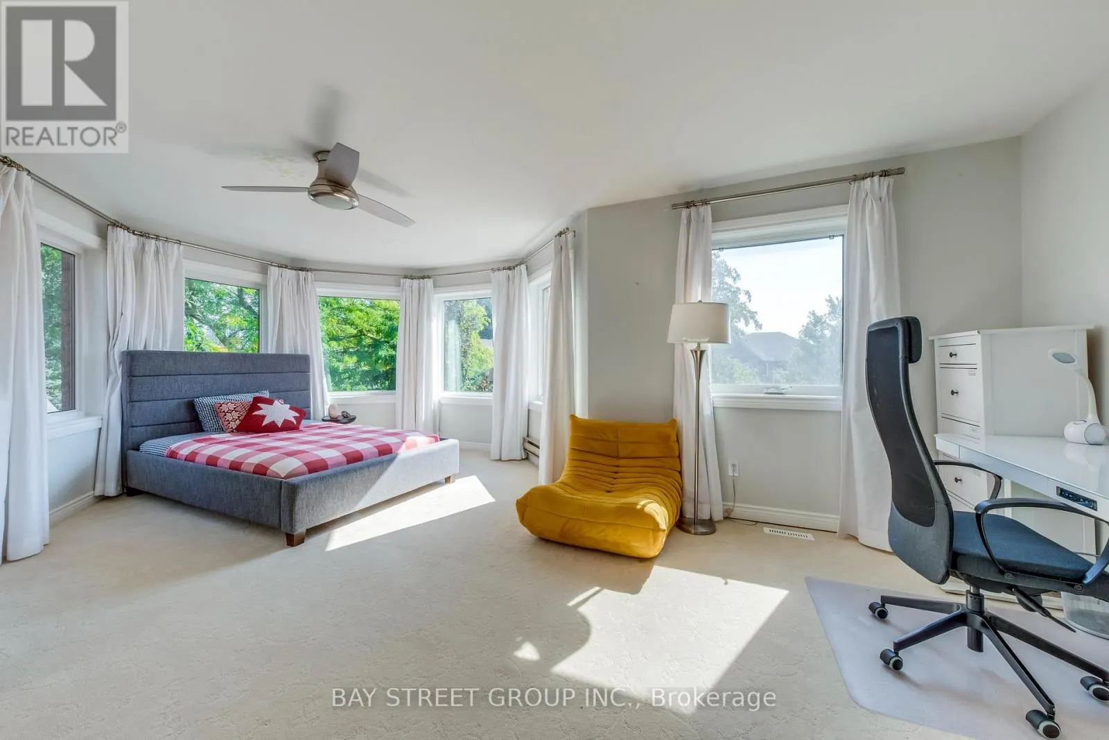 128 BEVERLEY GLEN BOULEVARD