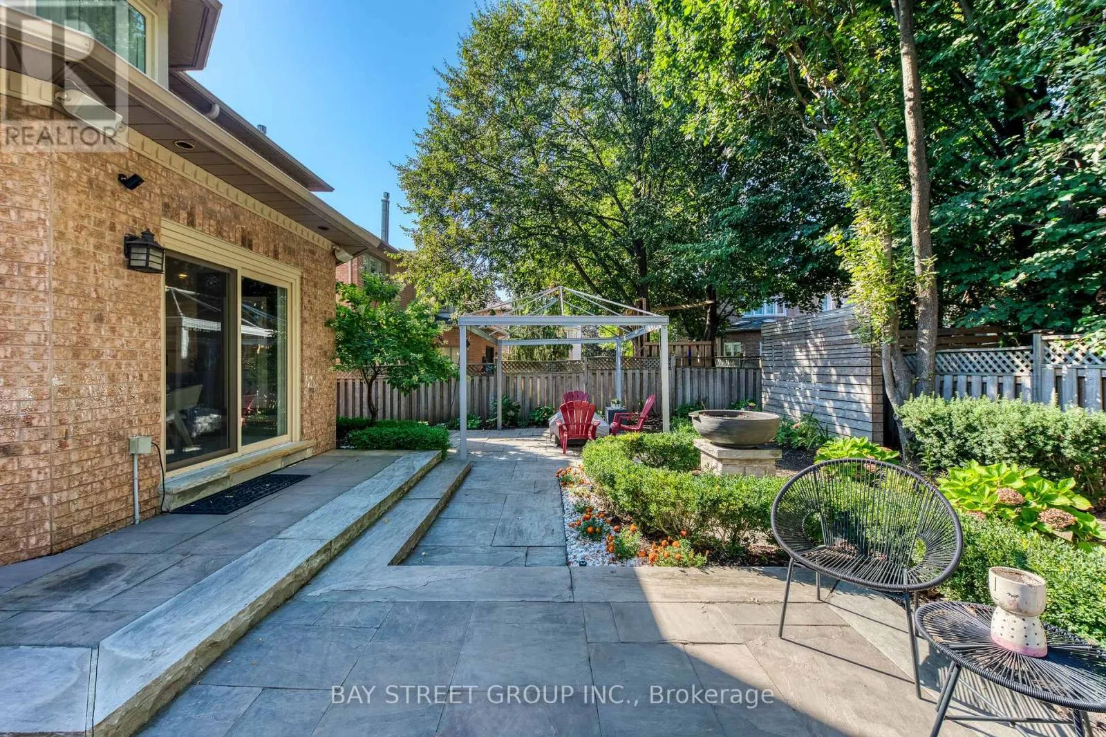 128 BEVERLEY GLEN BOULEVARD