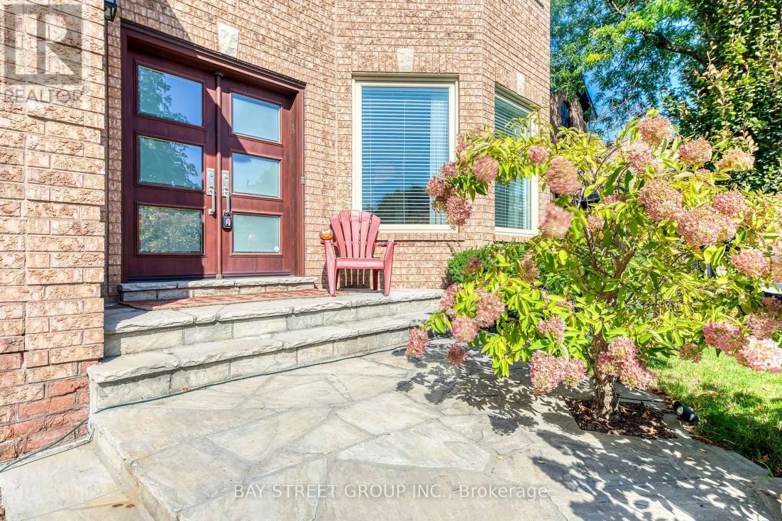 128 BEVERLEY GLEN BOULEVARD
