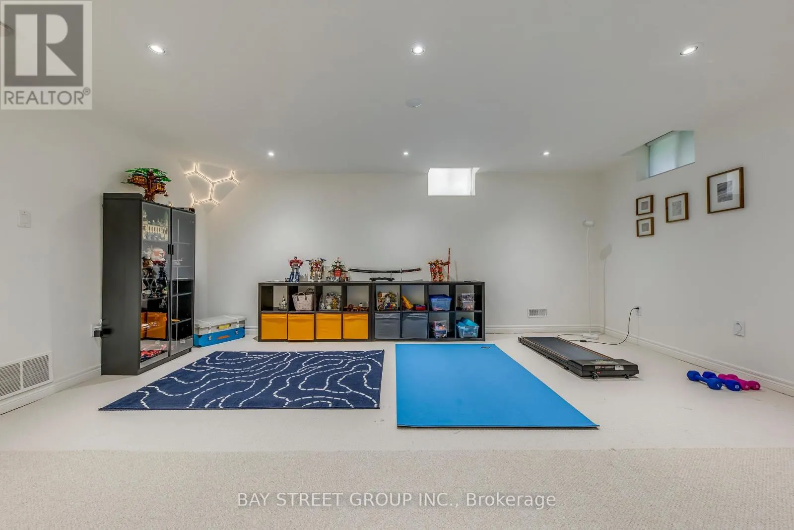 128 BEVERLEY GLEN BOULEVARD