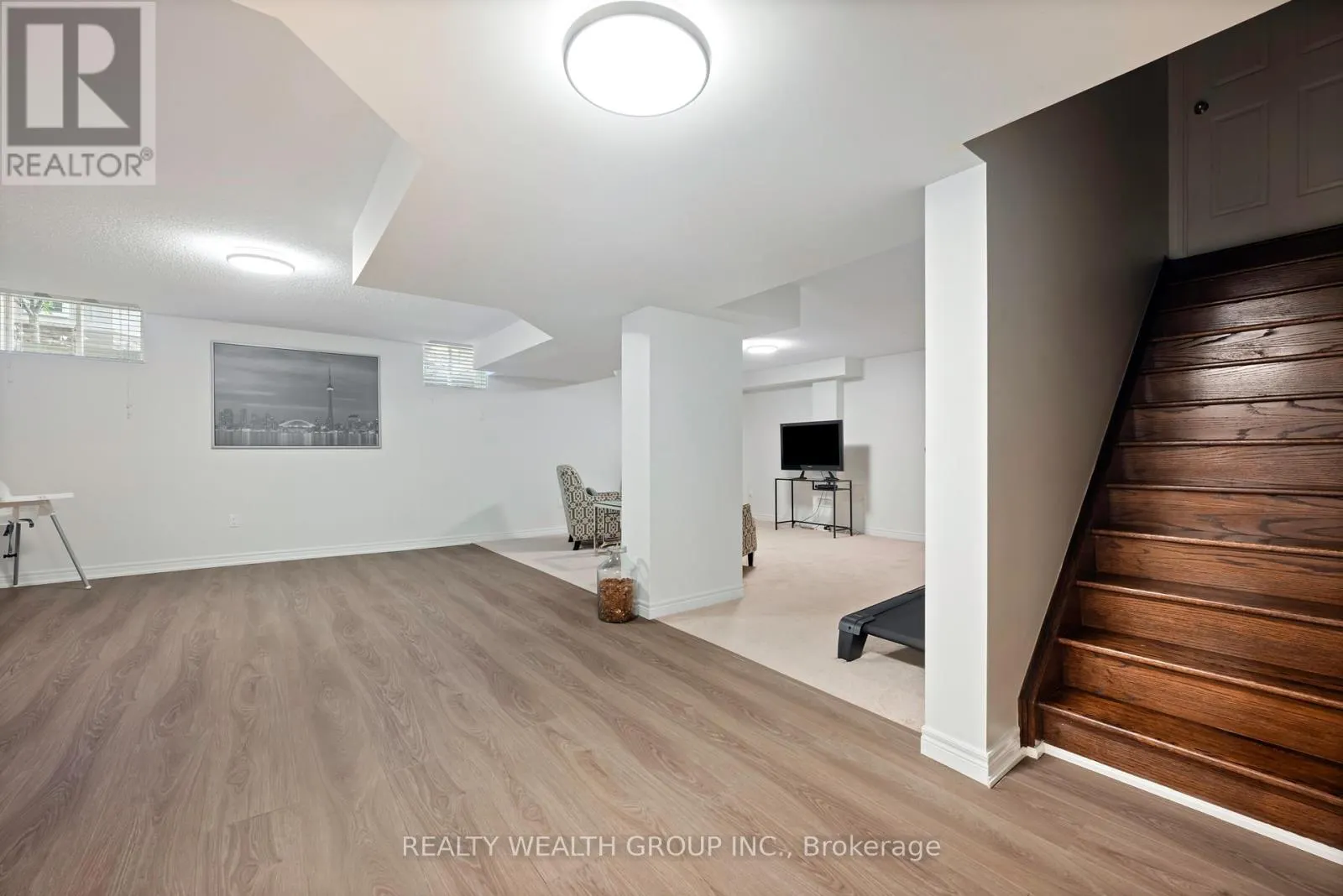 8 HOMERTON AVENUE