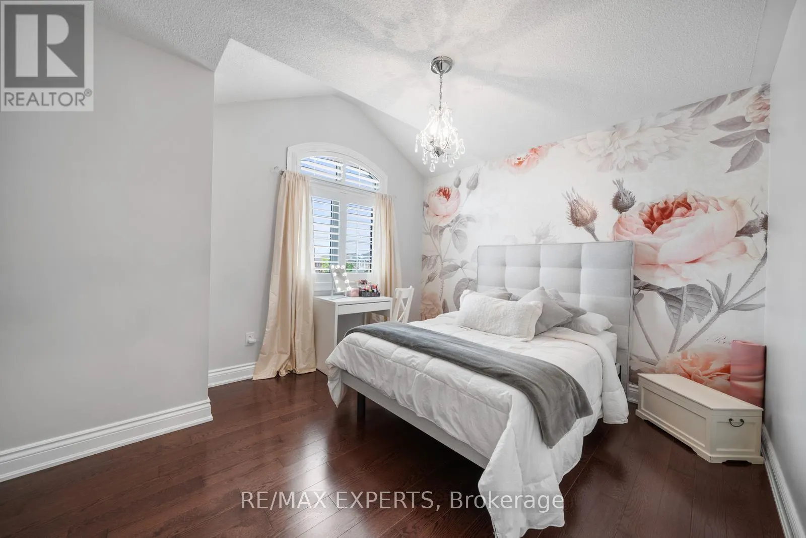 174 SHARPE CRESCENT