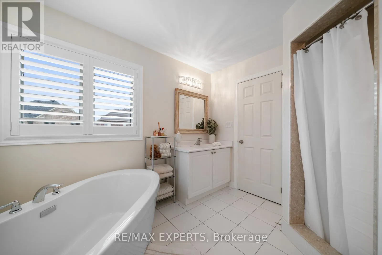 174 SHARPE CRESCENT