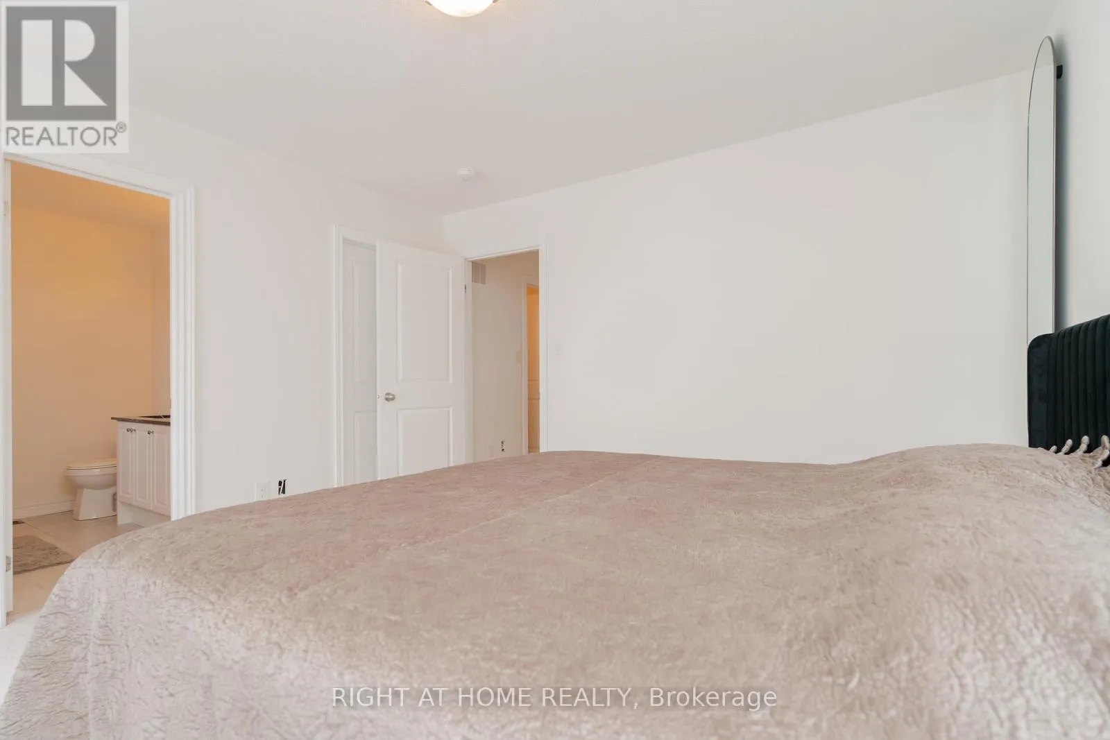 12 GLOBEMASTER LANE