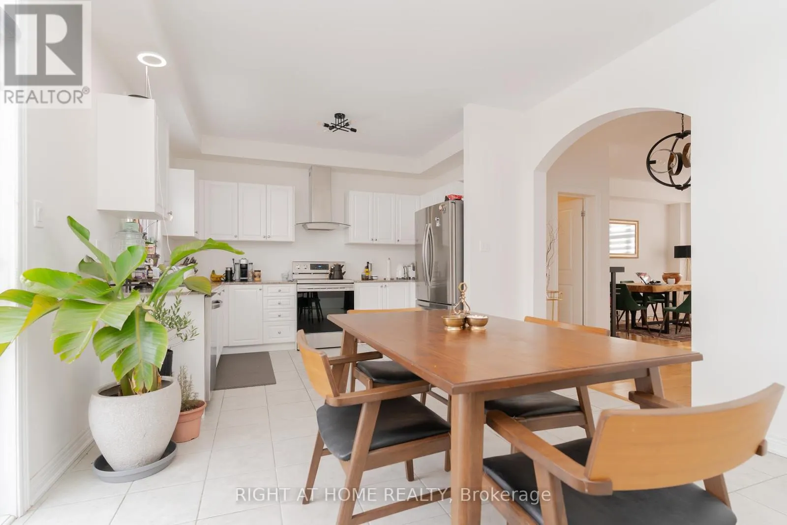 12 GLOBEMASTER LANE