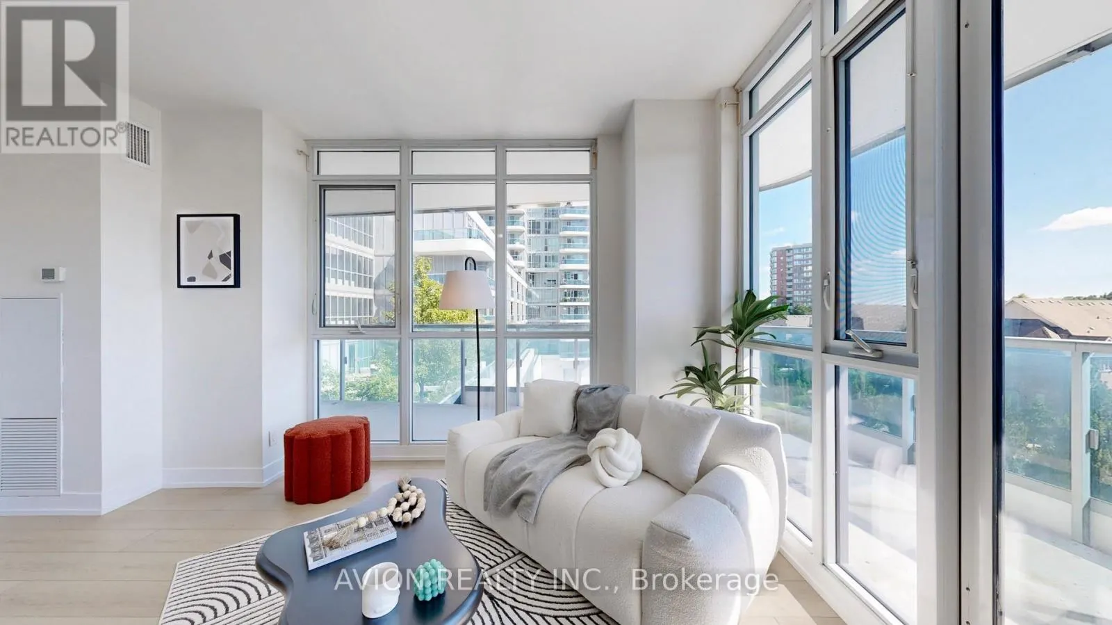 532 - 9471 YONGE STREET