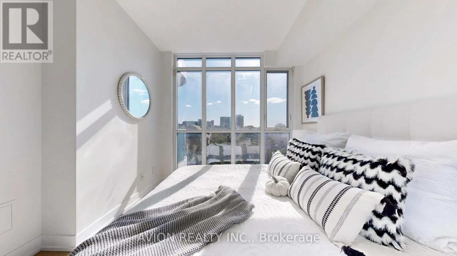 532 - 9471 YONGE STREET