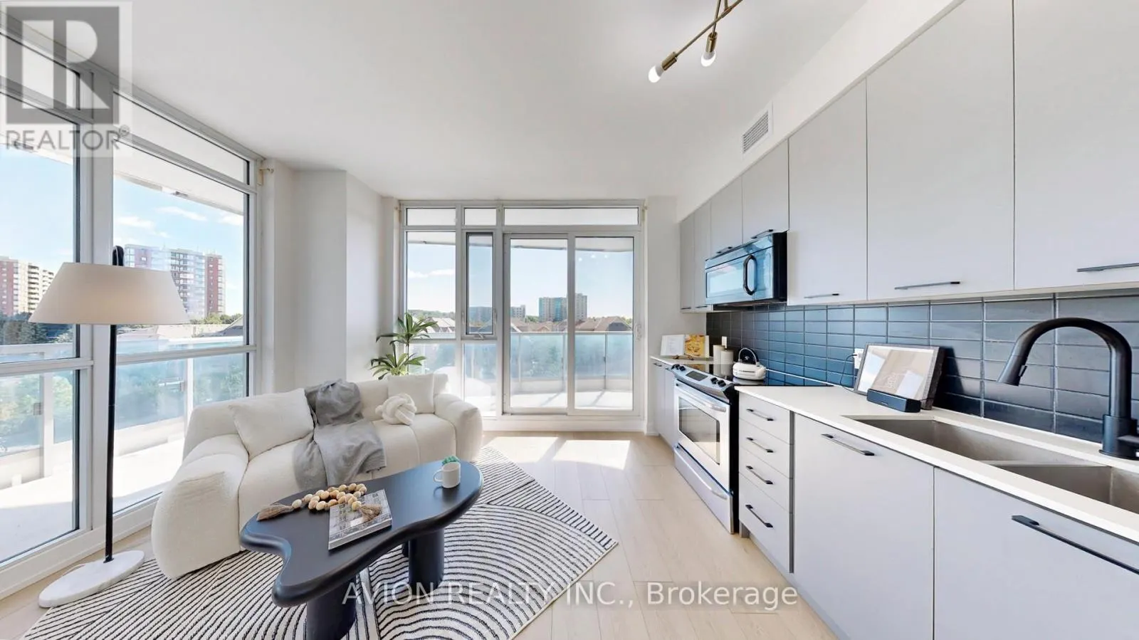 532 - 9471 YONGE STREET