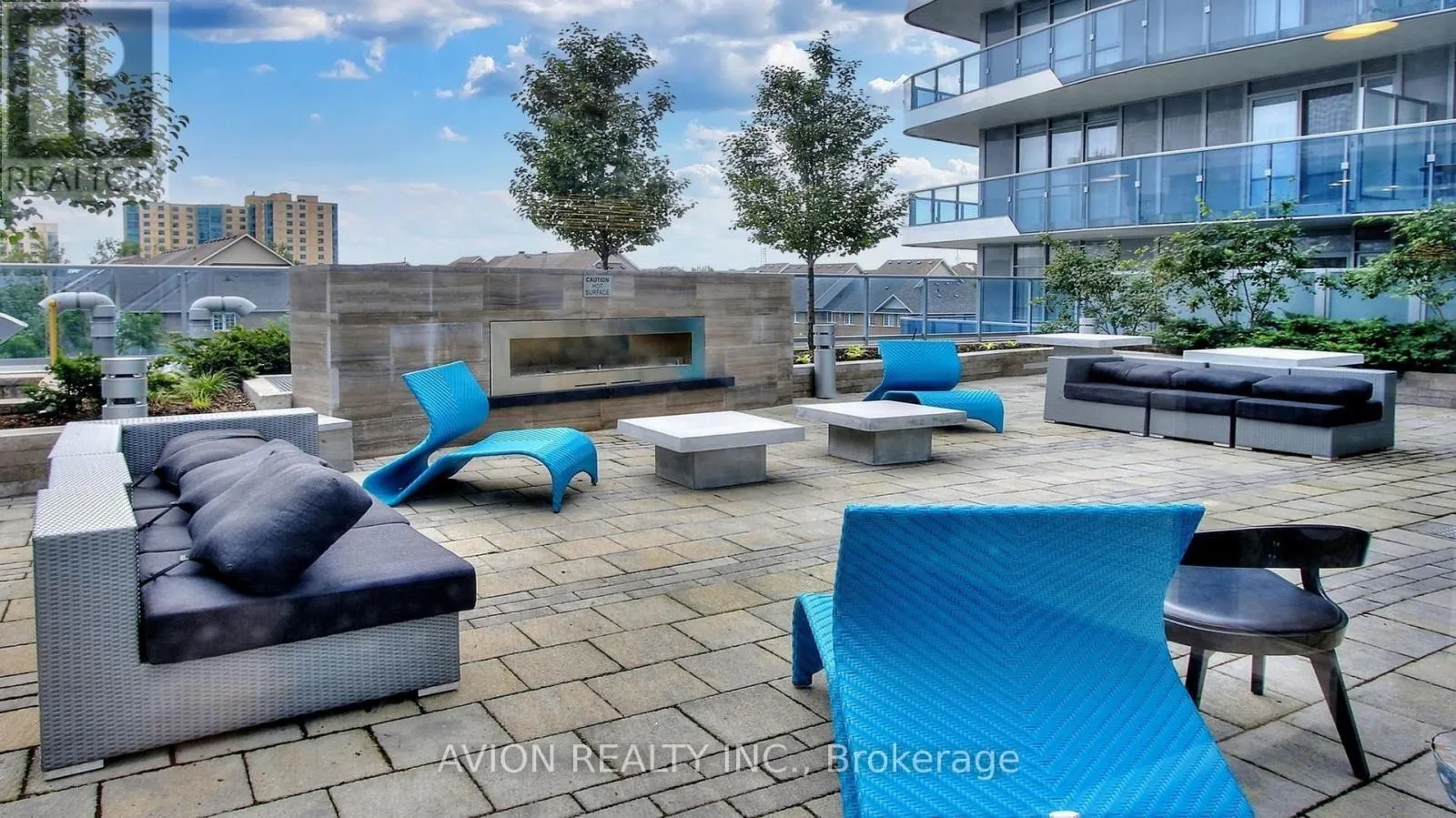 532 - 9471 YONGE STREET