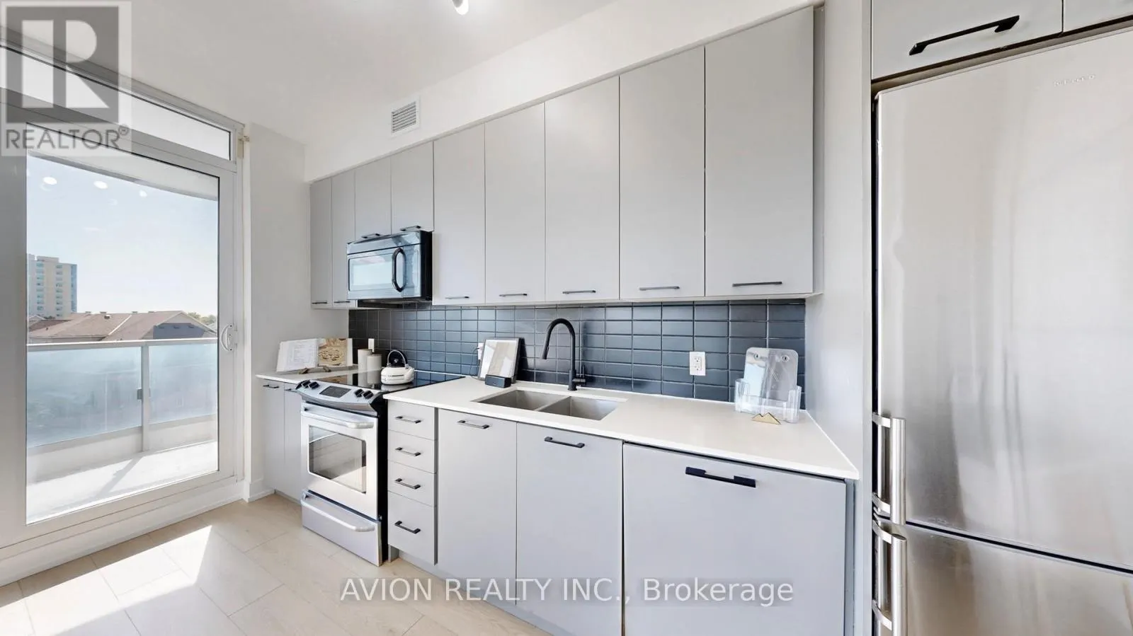 532 - 9471 YONGE STREET