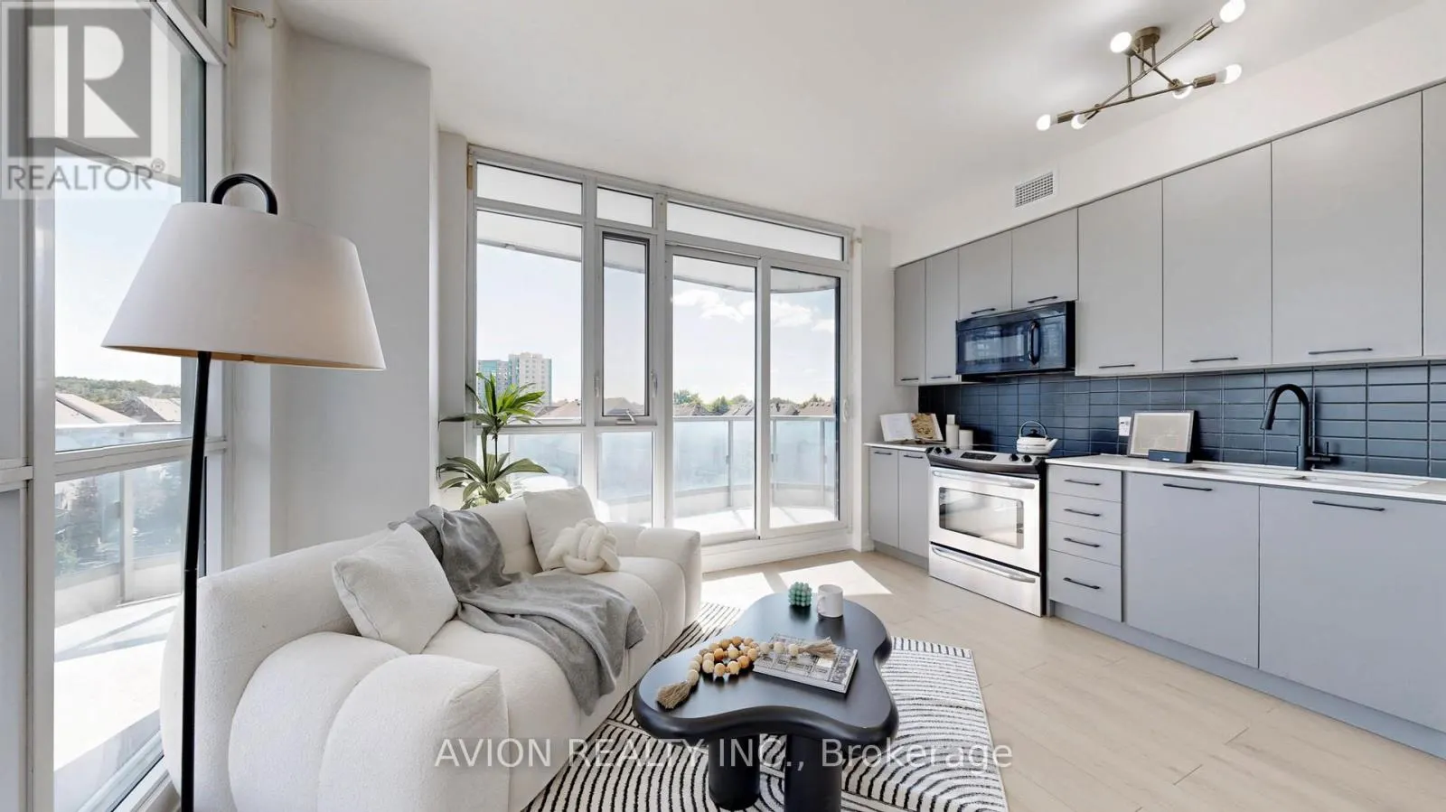 532 - 9471 YONGE STREET