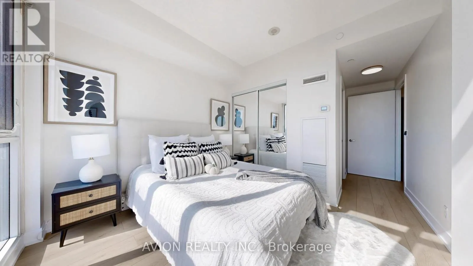 532 - 9471 YONGE STREET
