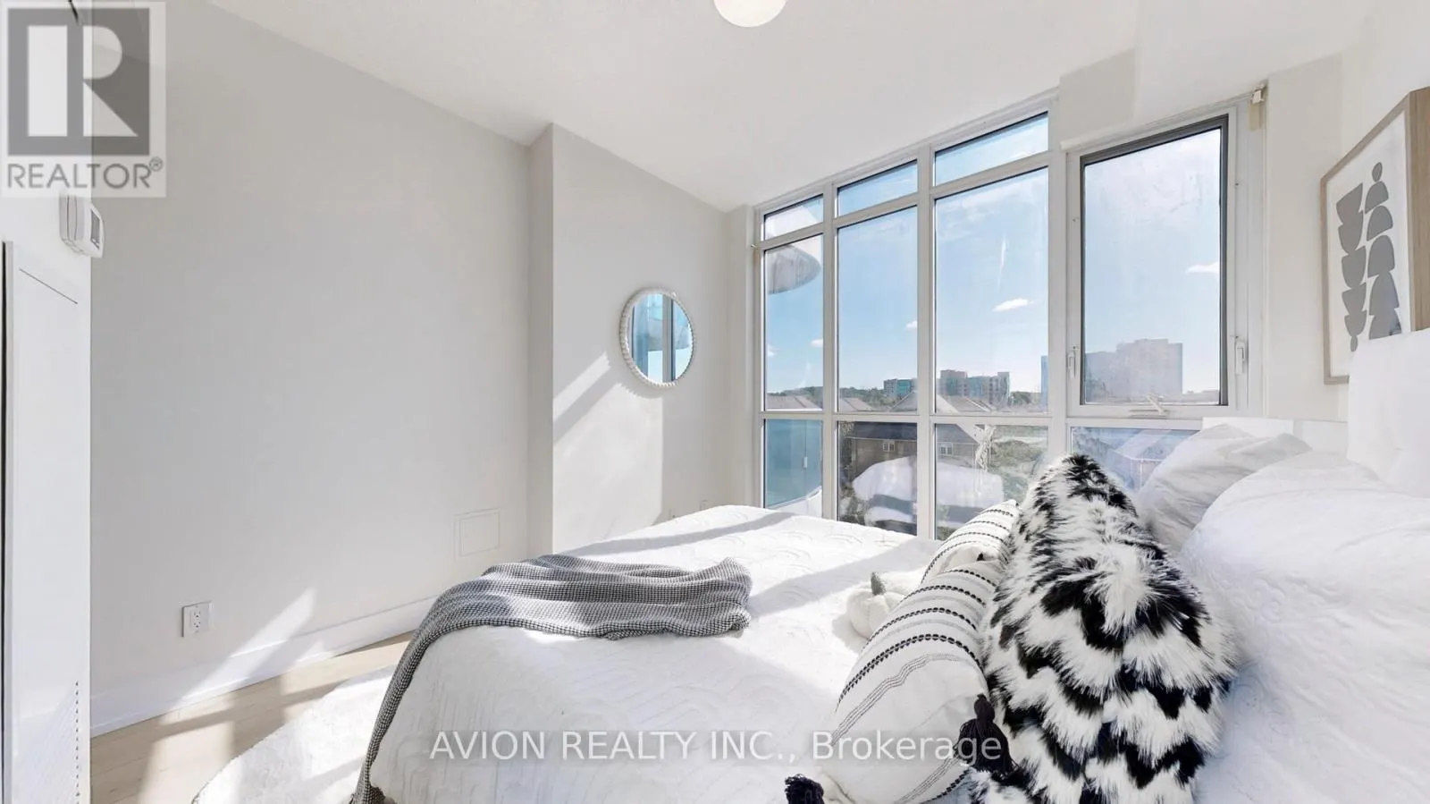 532 - 9471 YONGE STREET