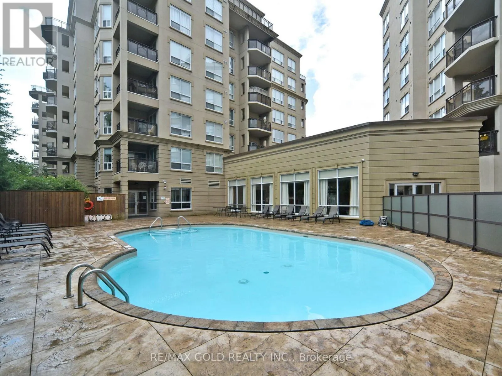 404 - 2 MAISON PARC COURT