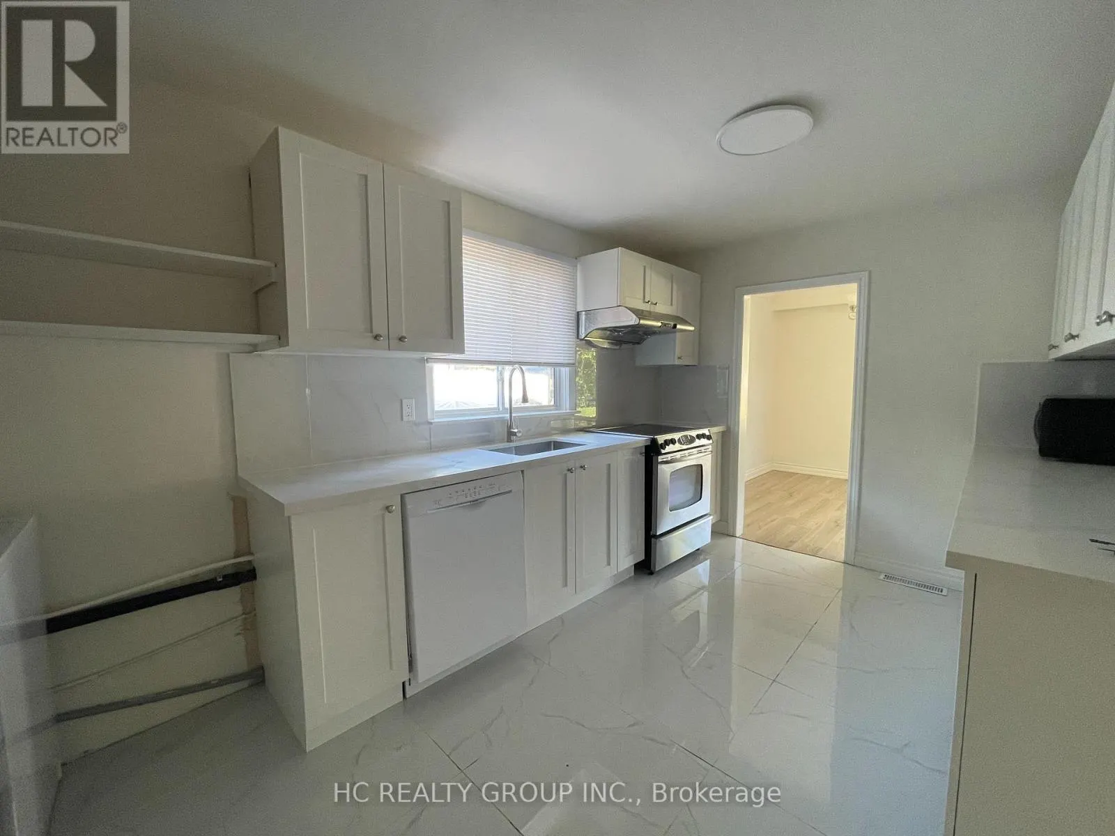 516 LYNETT CRESCENT