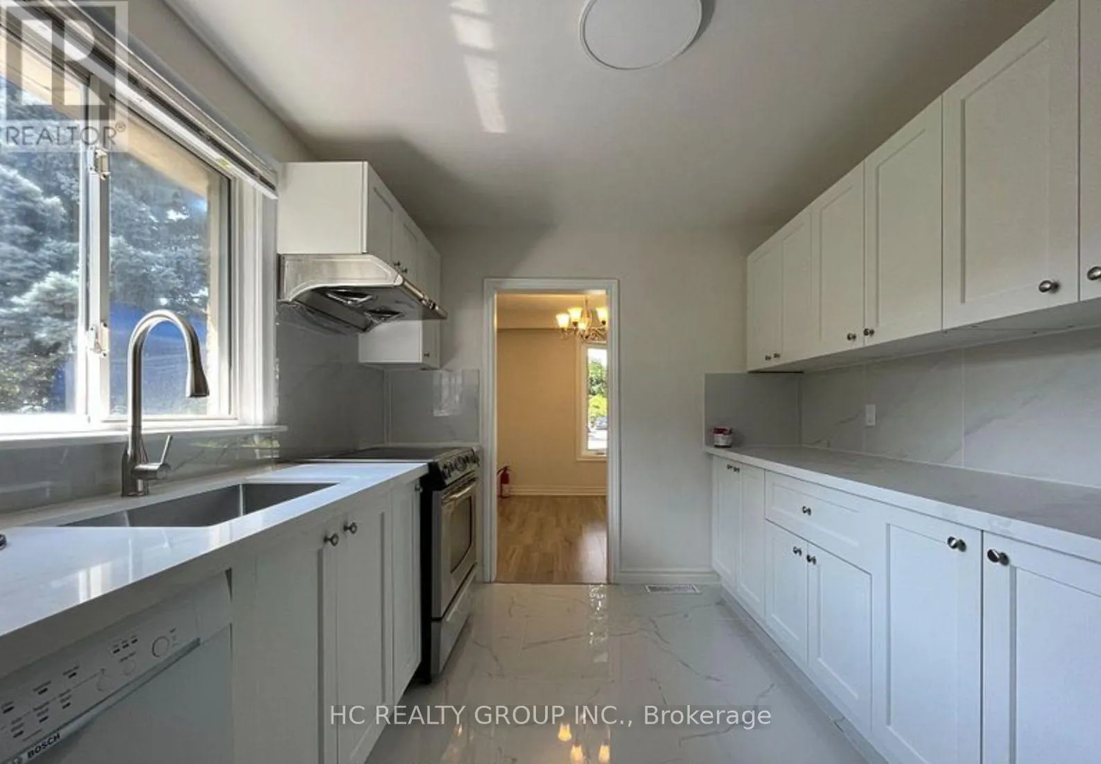 516 LYNETT CRESCENT