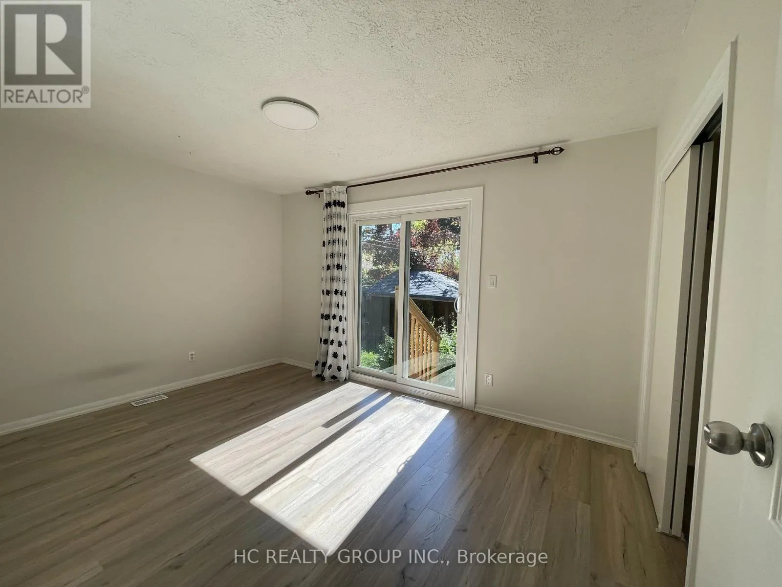 516 LYNETT CRESCENT