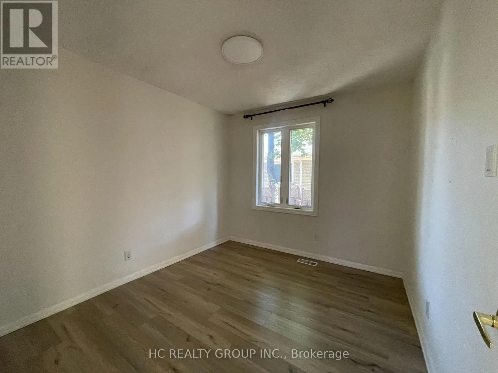 516 LYNETT CRESCENT