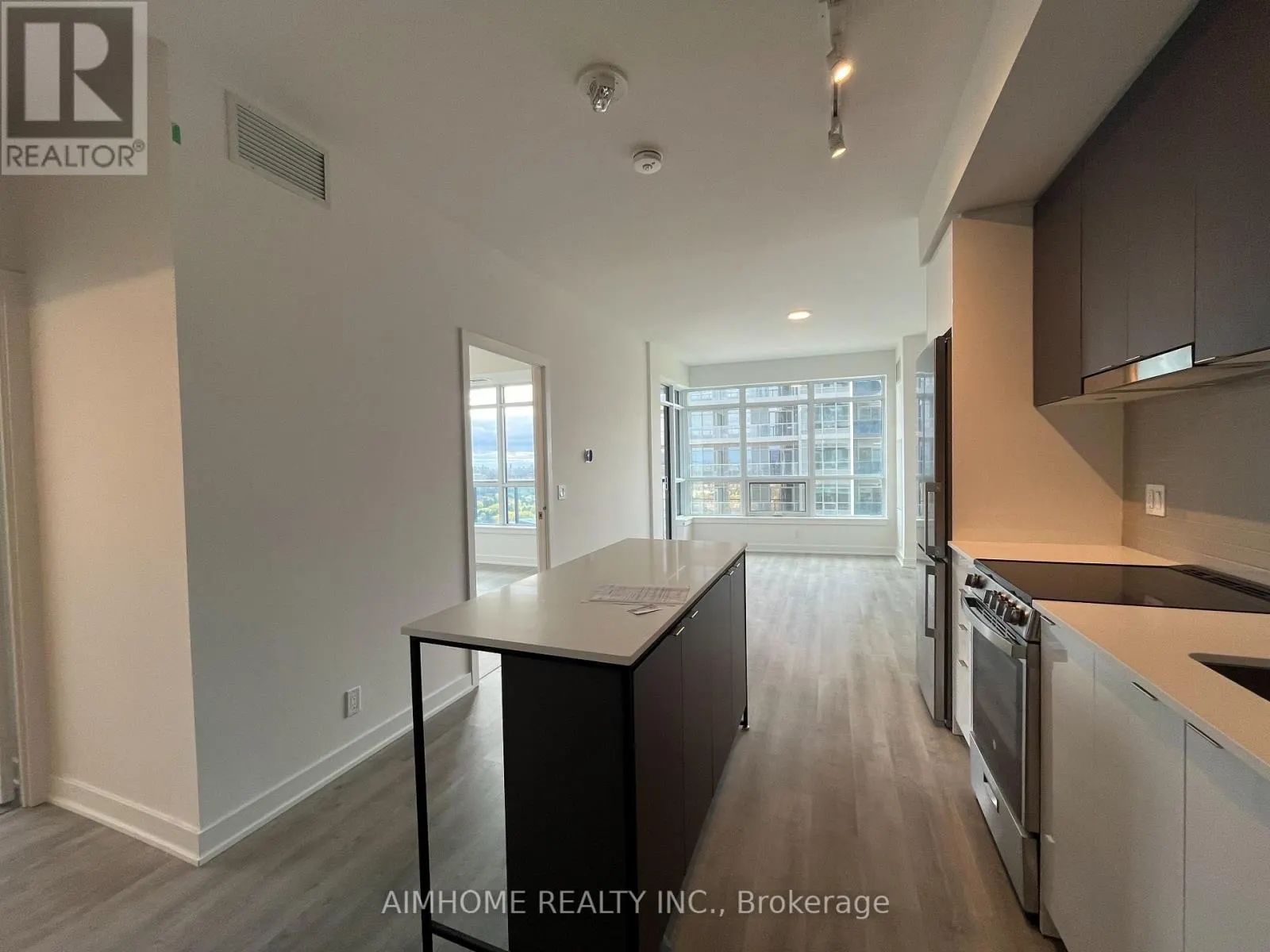 1902 - 50 UPPER MALL WAY