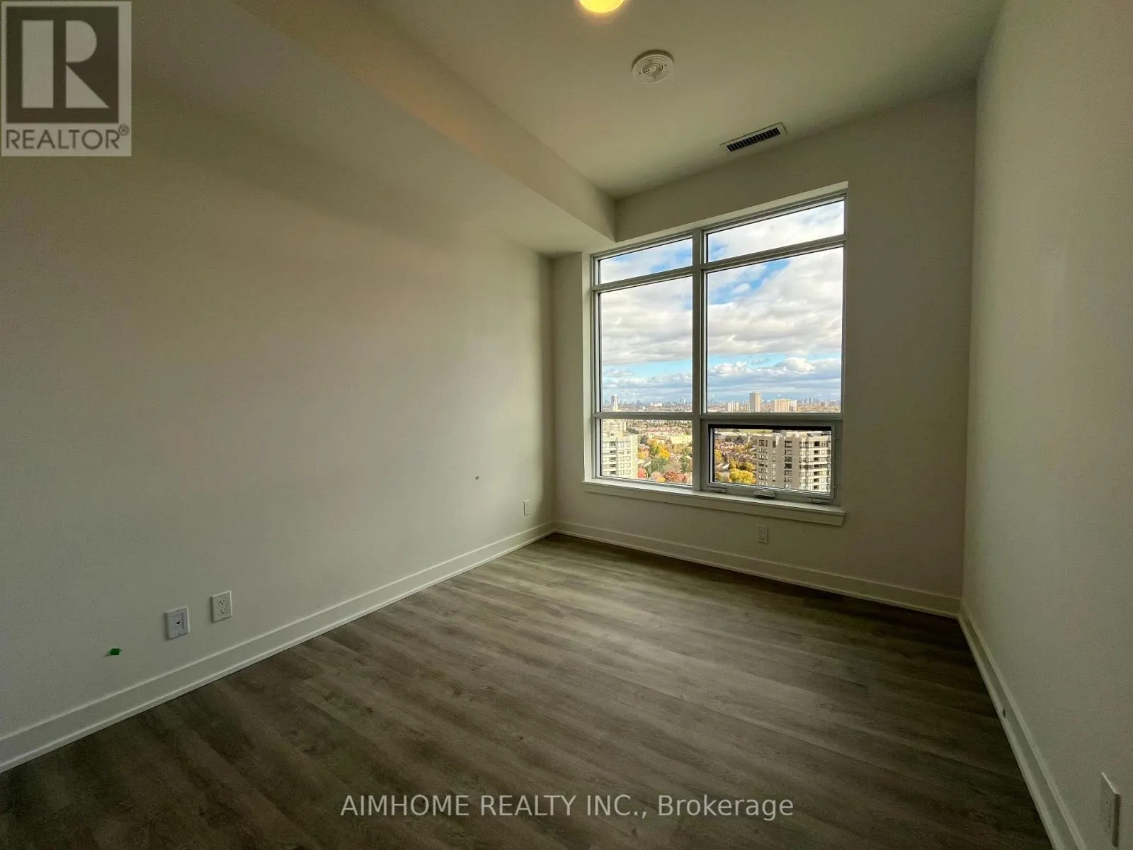 1902 - 50 UPPER MALL WAY