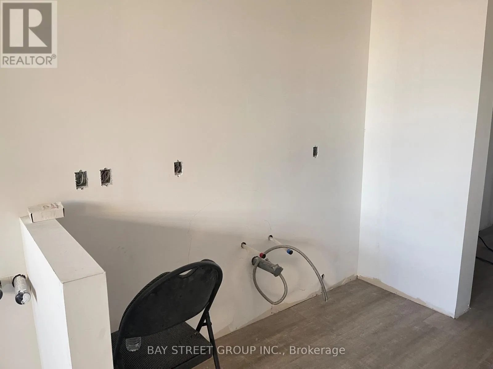 9 - 8110 BIRCHMOUNT ROAD