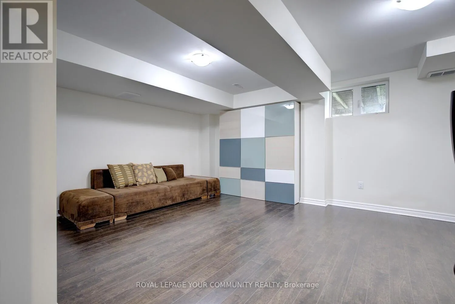 32 BLACK MAPLE CRESCENT