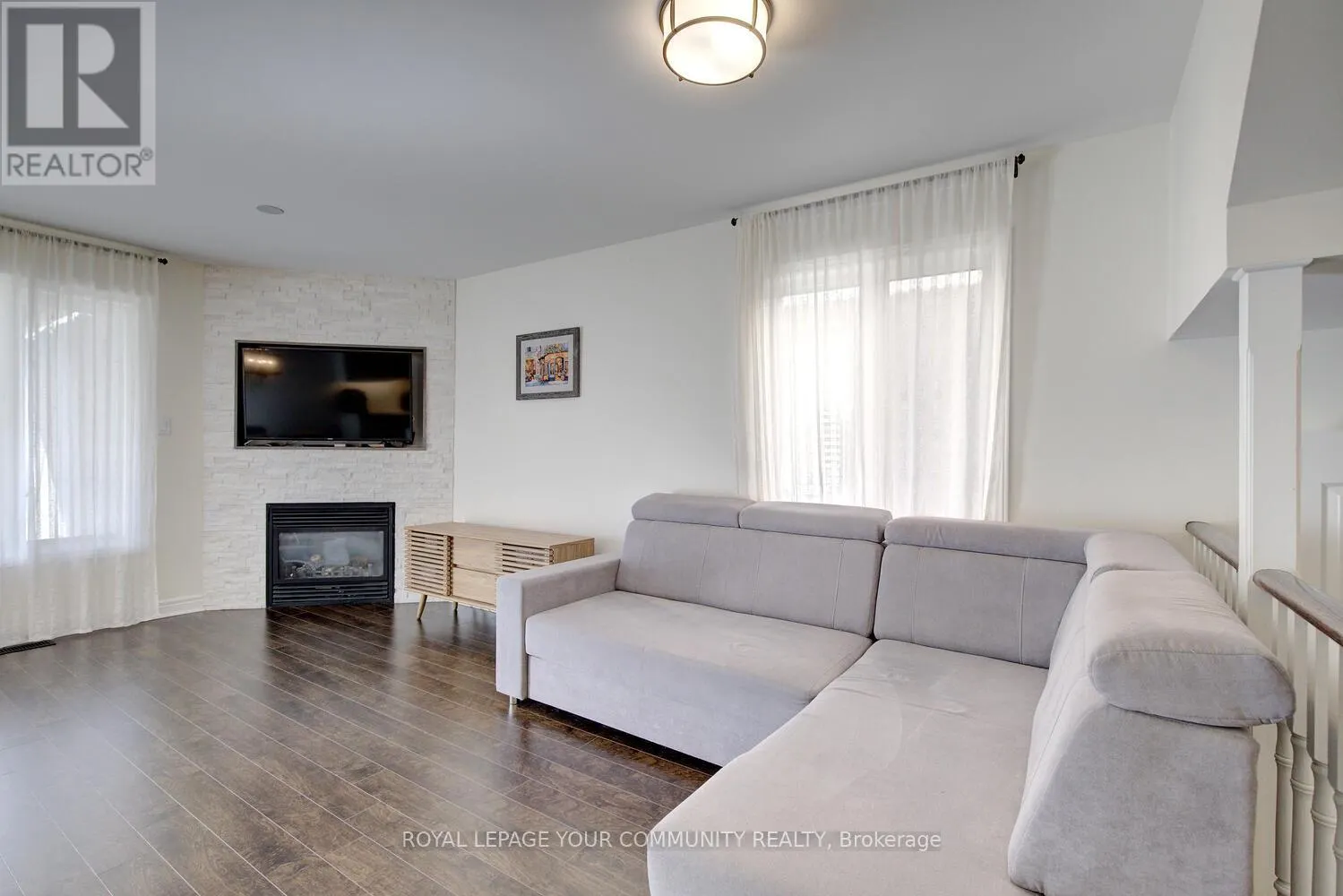 32 BLACK MAPLE CRESCENT