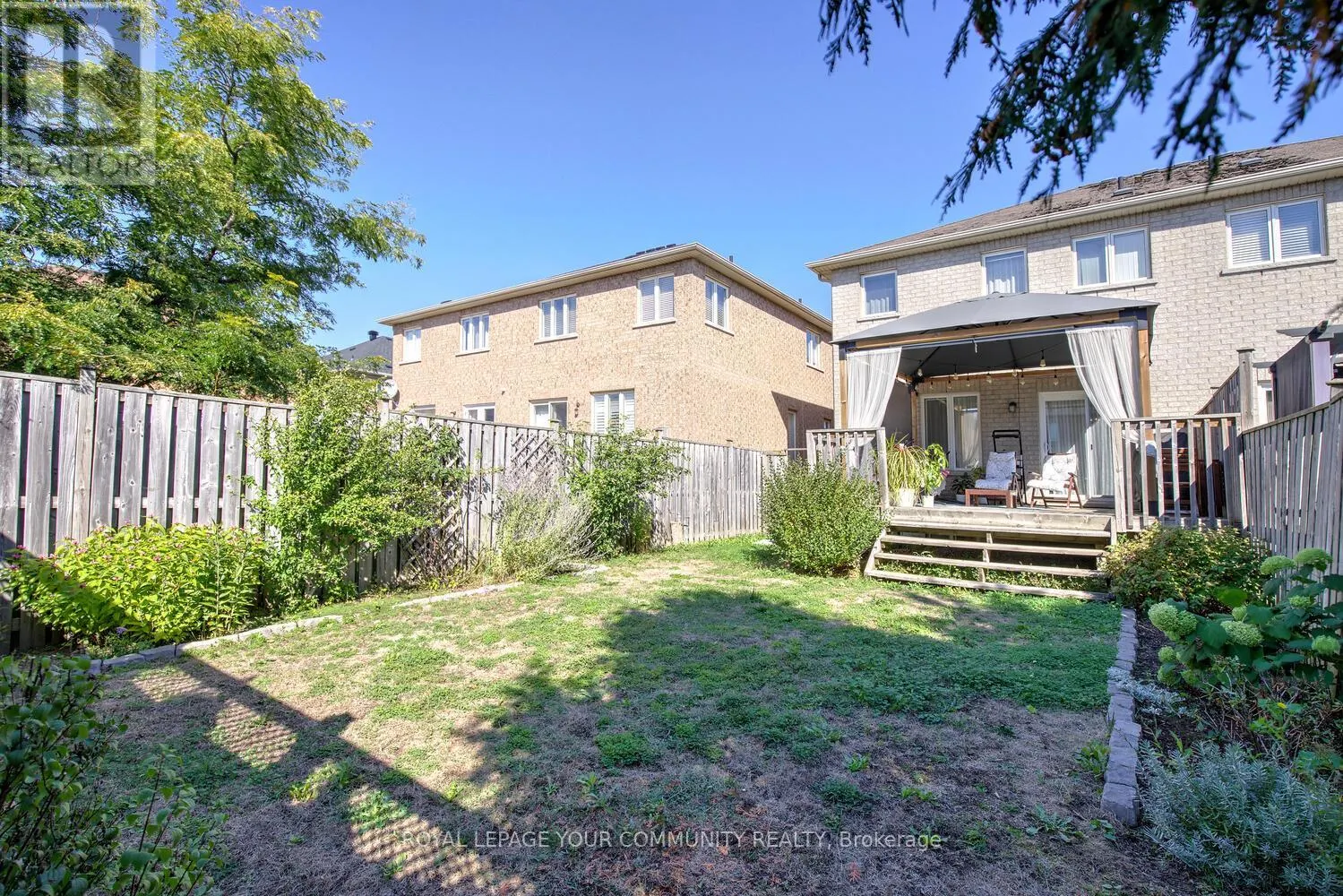 32 BLACK MAPLE CRESCENT