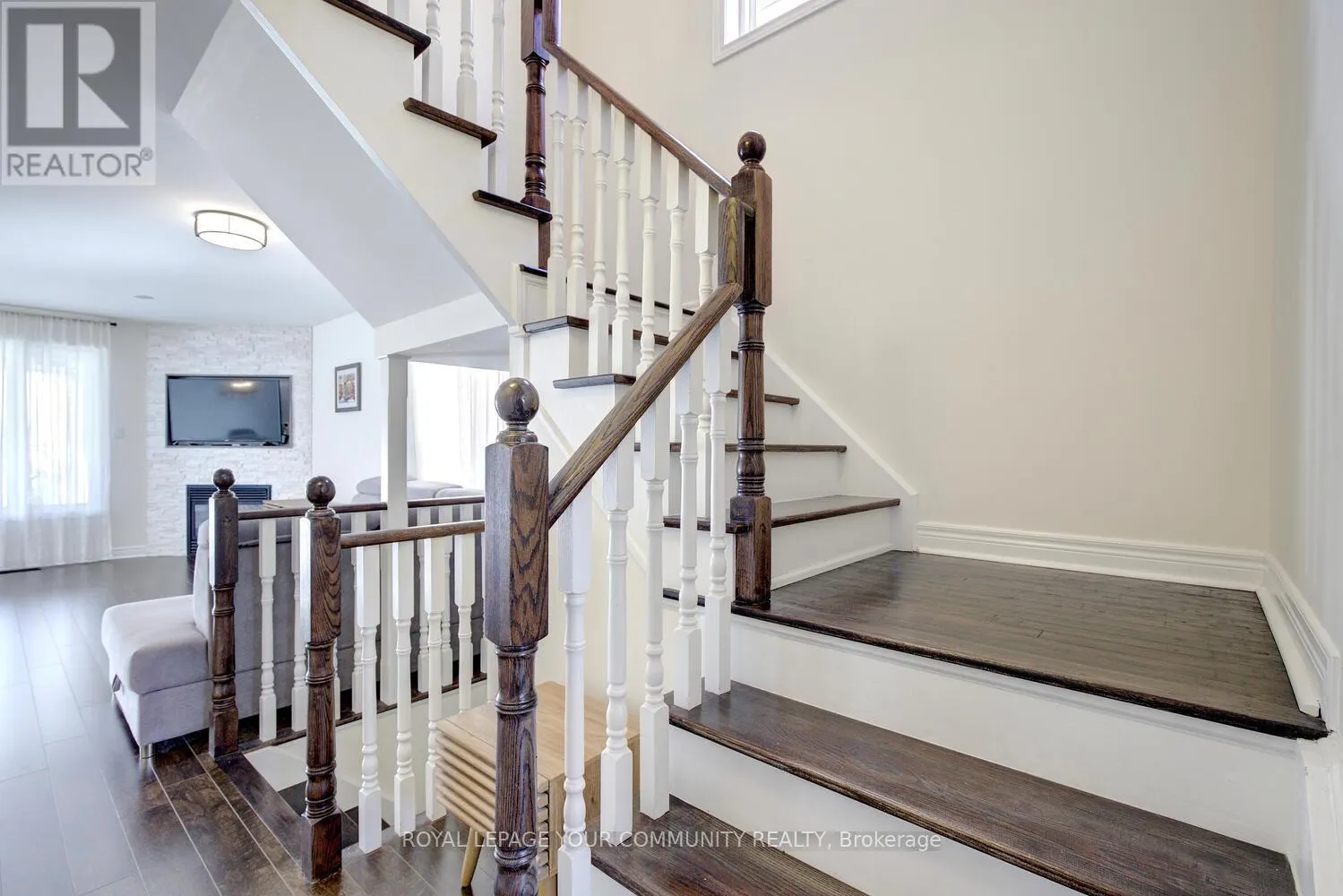 32 BLACK MAPLE CRESCENT