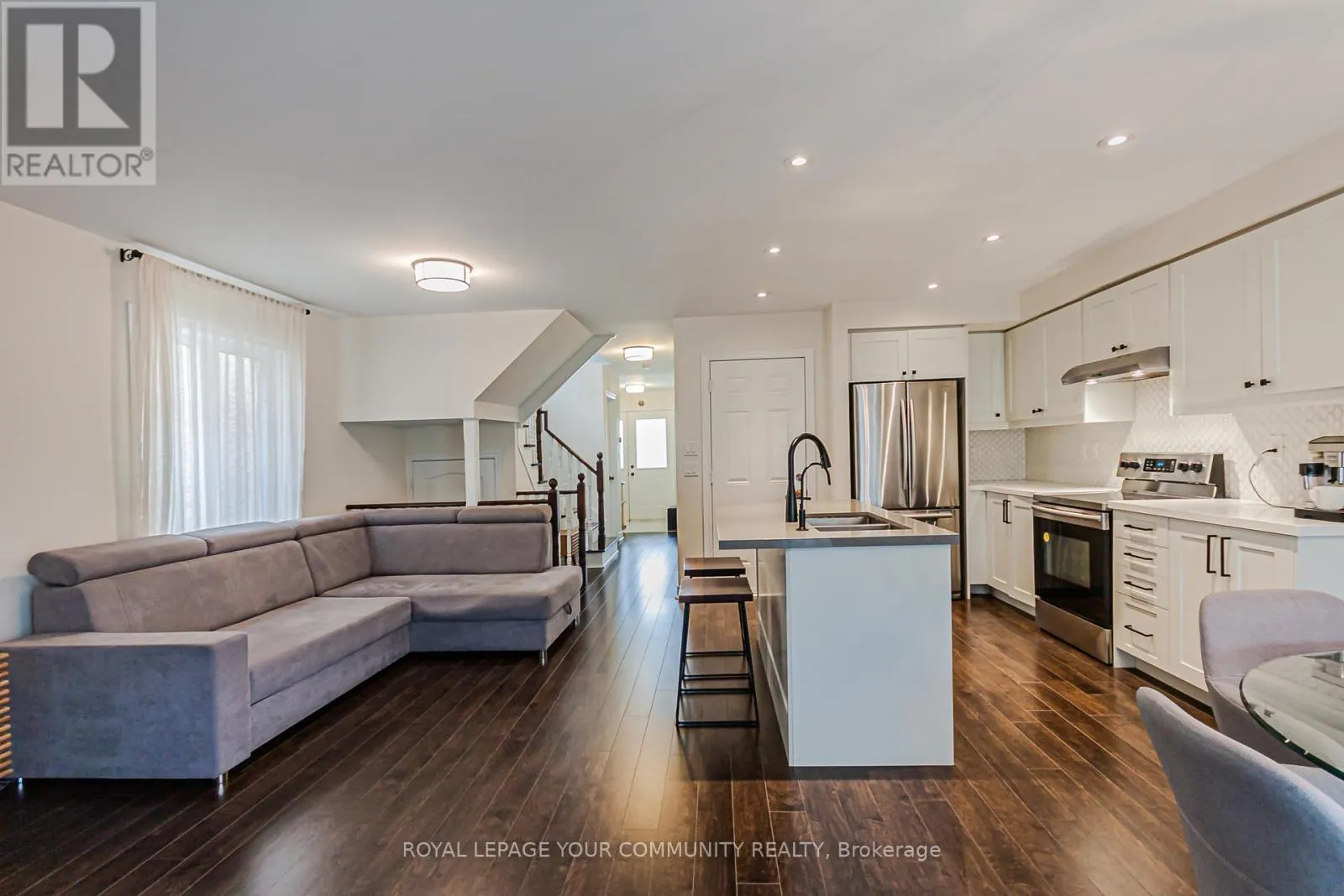 32 BLACK MAPLE CRESCENT