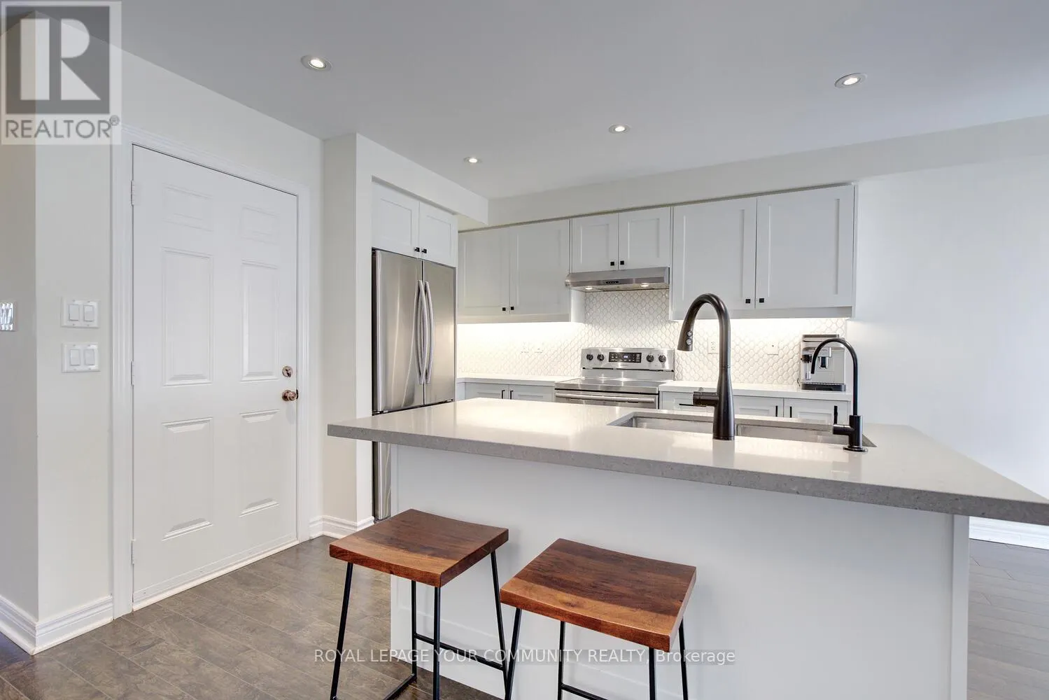 32 BLACK MAPLE CRESCENT