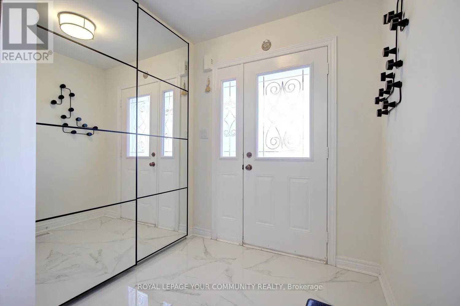32 BLACK MAPLE CRESCENT