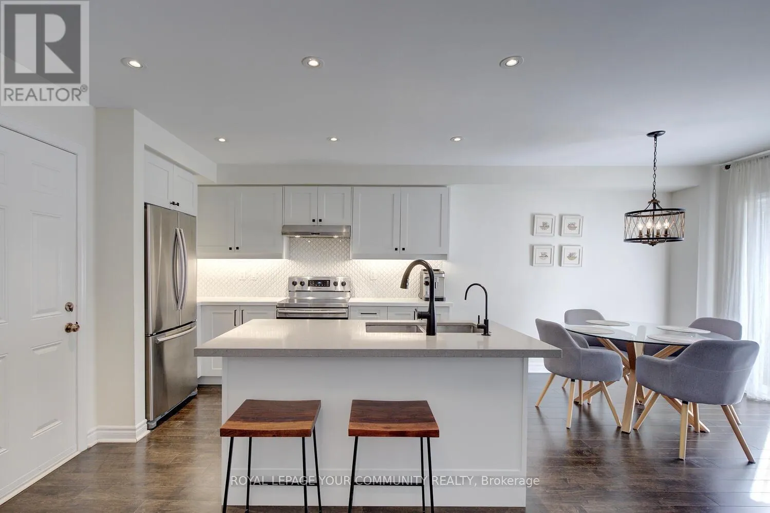 32 BLACK MAPLE CRESCENT