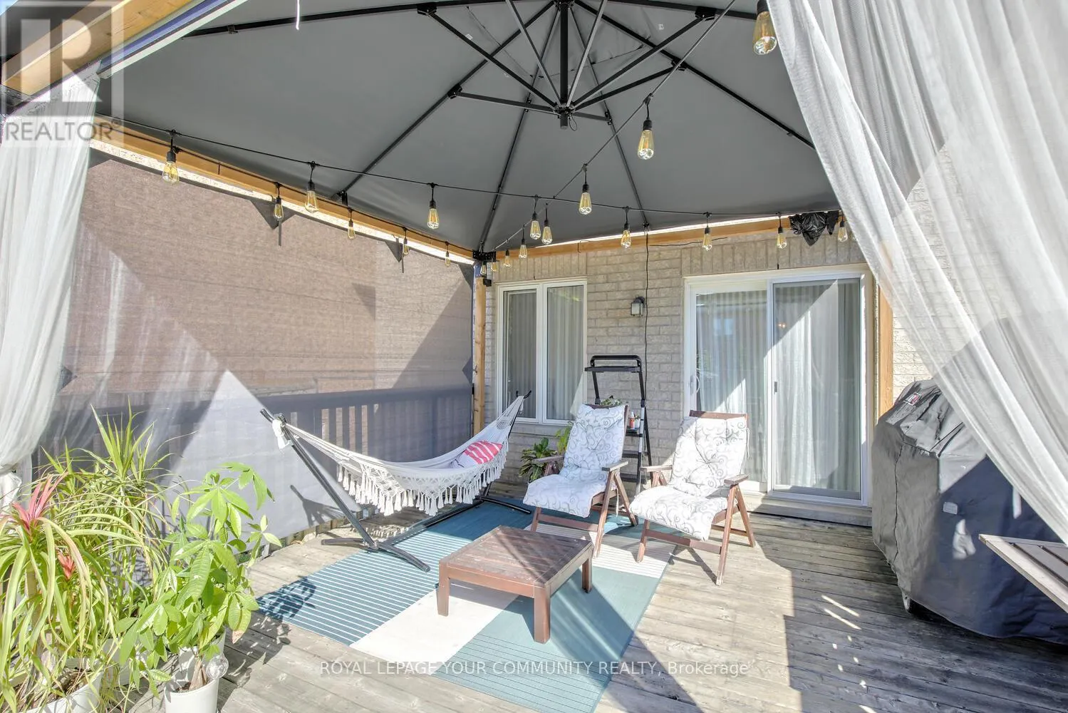 32 BLACK MAPLE CRESCENT